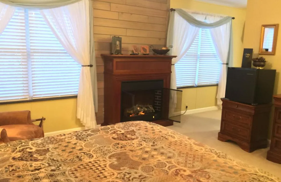 Brookside Mountain Mist Inn-1