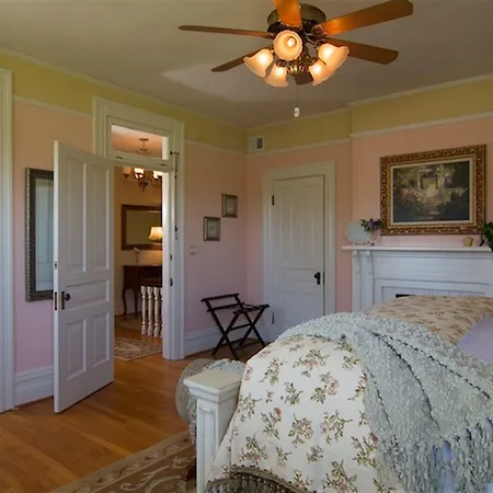 Oak Hill On Love Lane Bed And Breakfast Inn-2