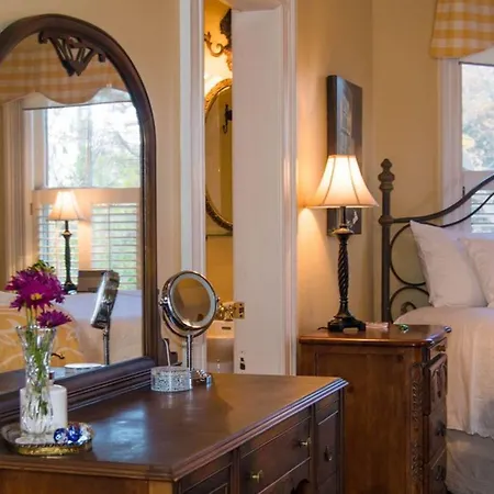 Oak Hill On Love Lane Bed And Breakfast Inn-3